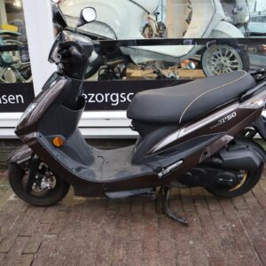 Kymco VP-50 bruin  25km  2020