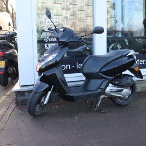 Peugeot Kisbee 50  glans zwart 2021   (FFR53P)