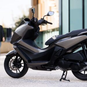 Kymco Skytown  50  Nieuw!    Aktie Gratis beenkleed en koffer op slede